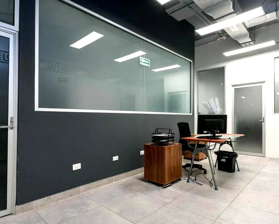 Foto de la Oficina con escritorio